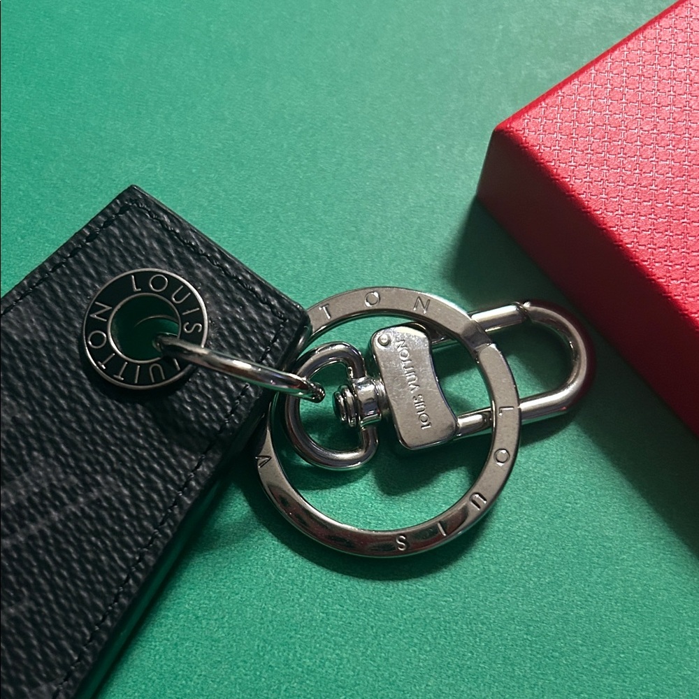 79. Louis Vuitton Monogram Eclipse Key Holder/Cha… - image 4